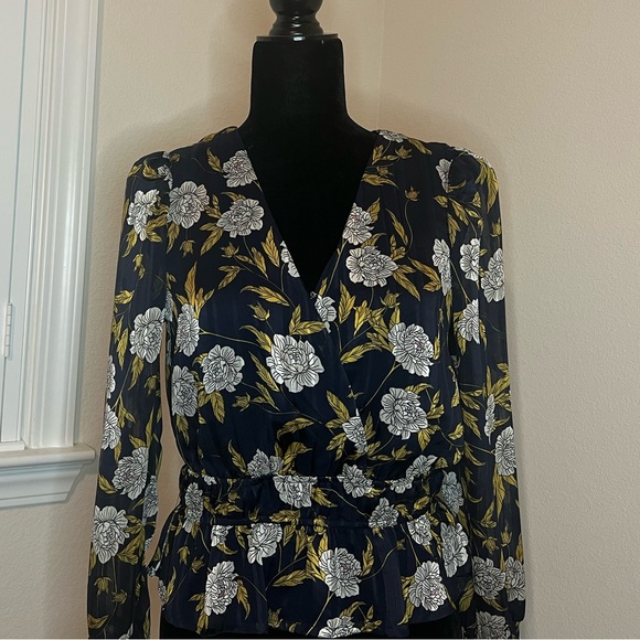 ASTR The Label V-Neck Long-Sleeved Top - Size Small - Picture 1 of 8